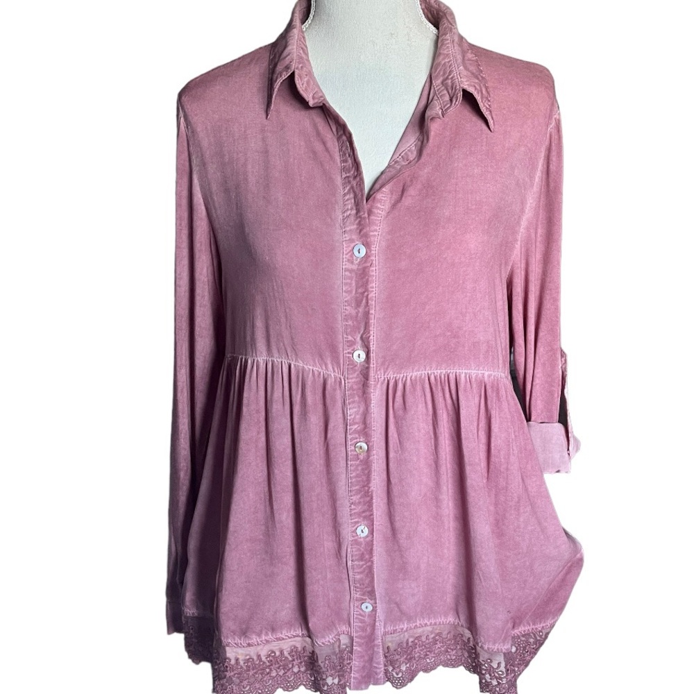 Eiffel Designs Lace Lapel Solid Button Front Lady’s Blouse; Size Small